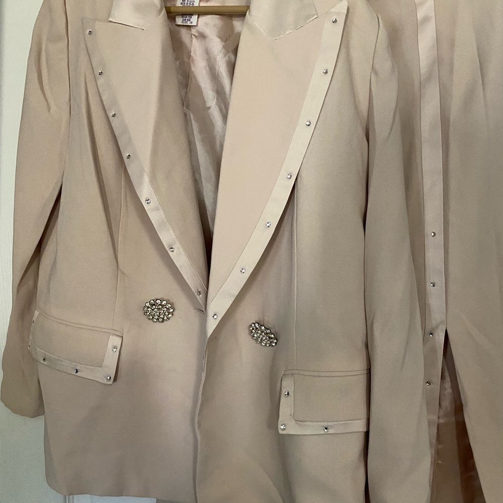 Embellished Cream Women's lined dress suit. Vintage